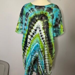 Teal green and Black V Pattern Tie-Dye Tshirt Unisex Handmade size XL